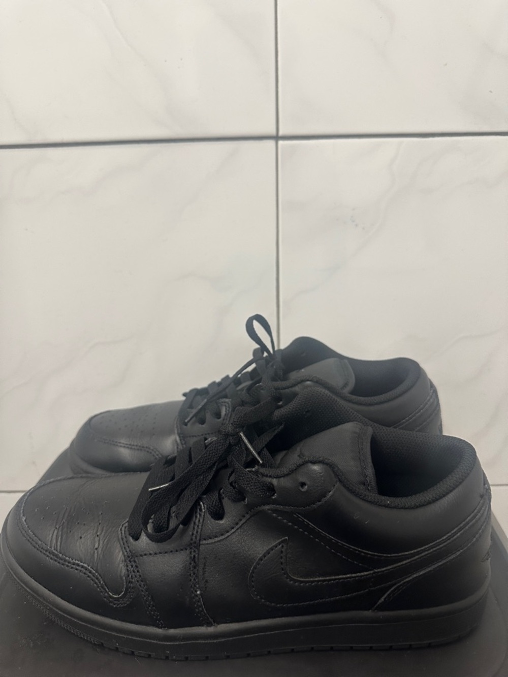 Nike Air Jordan 1 Low - Picture 3 of 14